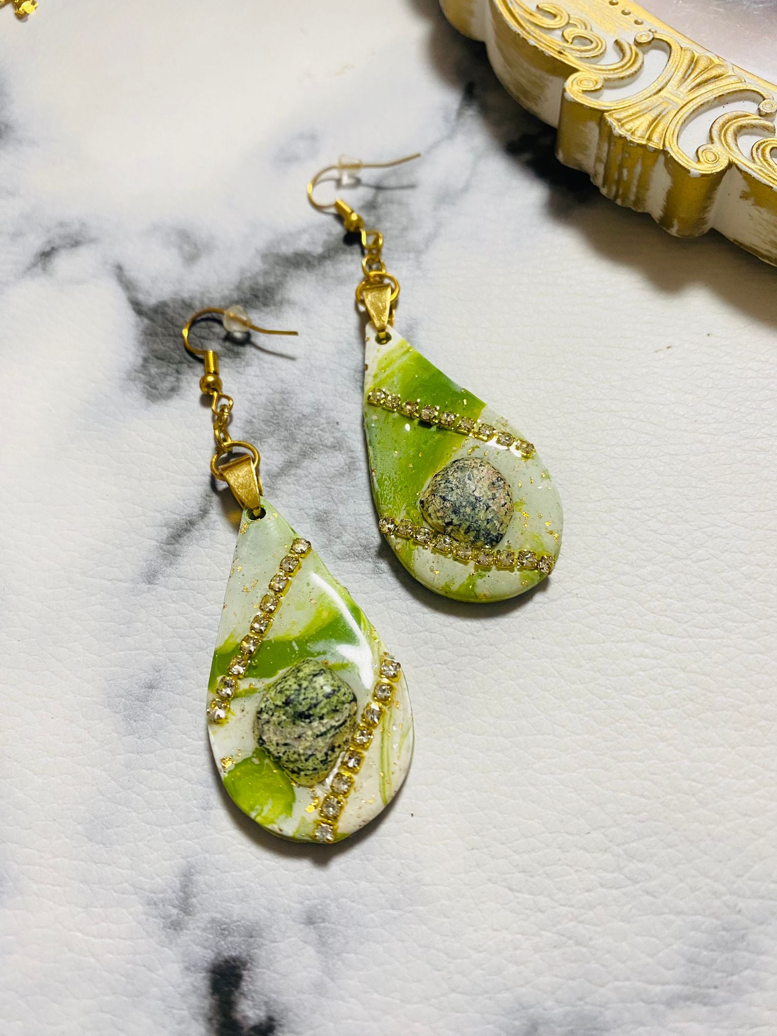 Brinco De Pedra Serpentinita Glambox