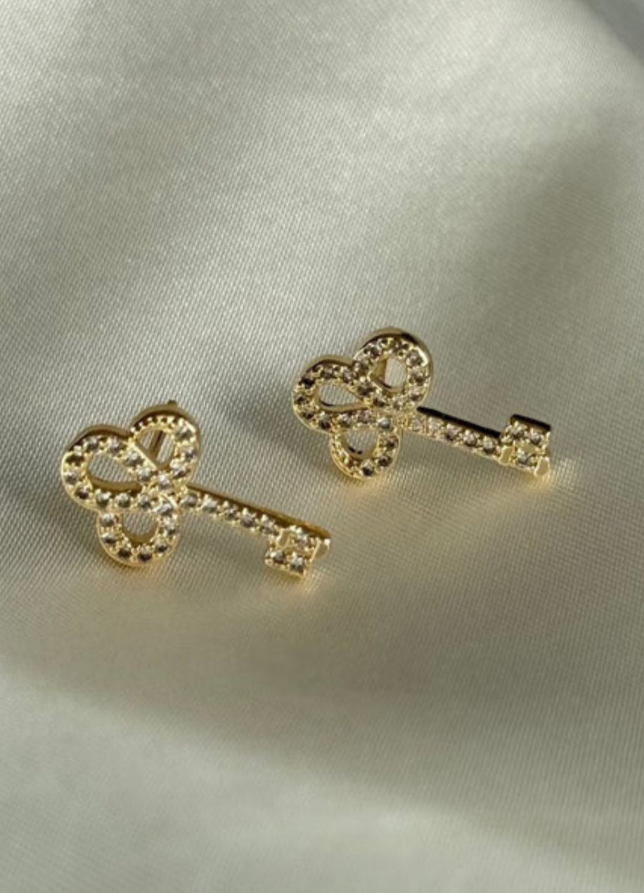 Brinco Chave Cravejado Linda